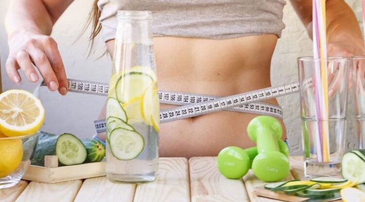 Göbek Eriten Detoks Suyu Nasıl Yapılır?