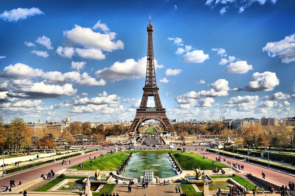 Paris Turları Rehberi: Işıklar Şehrini Keşfetmenin En Keyifli Yolu